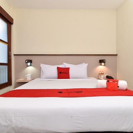 เรดดอร์ซ เนียร์ เลเกียน สตรีท Hotel กูตา ภายนอก รูปภาพ