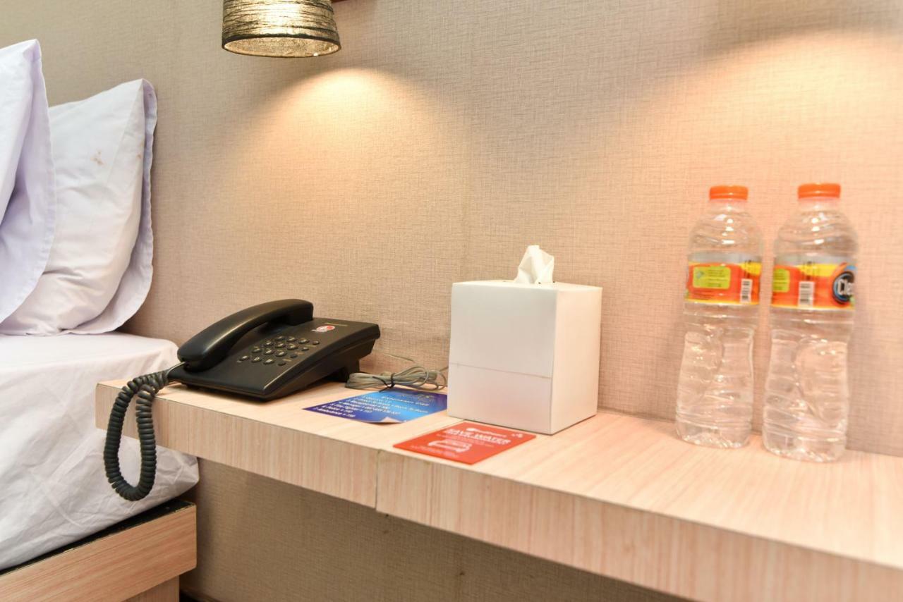 เรดดอร์ซ เนียร์ เลเกียน สตรีท Hotel กูตา ภายนอก รูปภาพ