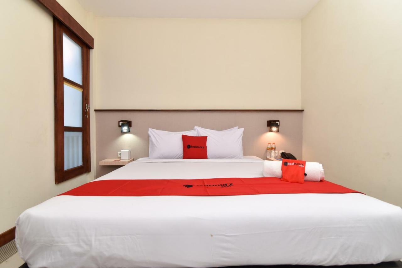 เรดดอร์ซ เนียร์ เลเกียน สตรีท Hotel กูตา ภายนอก รูปภาพ