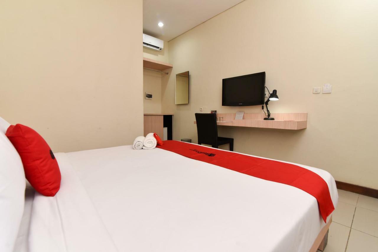 เรดดอร์ซ เนียร์ เลเกียน สตรีท Hotel กูตา ภายนอก รูปภาพ
