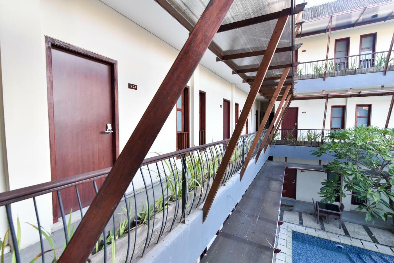 เรดดอร์ซ เนียร์ เลเกียน สตรีท Hotel กูตา ภายนอก รูปภาพ