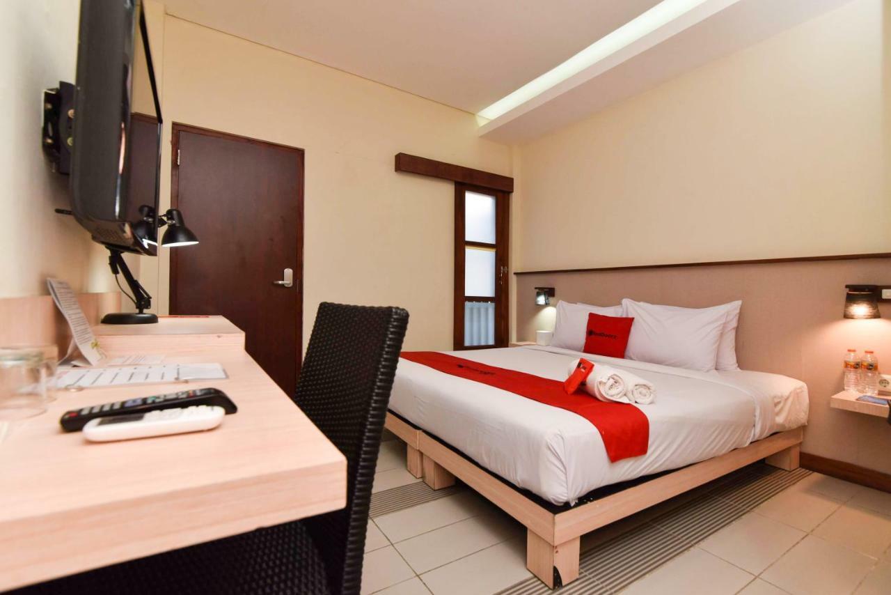 เรดดอร์ซ เนียร์ เลเกียน สตรีท Hotel กูตา ภายนอก รูปภาพ